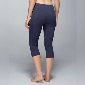 Lululemon Seamlessly Street Crop in Cadet Blue size 4